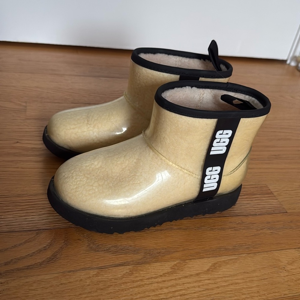 UGG classic clear “ naturall black” boots